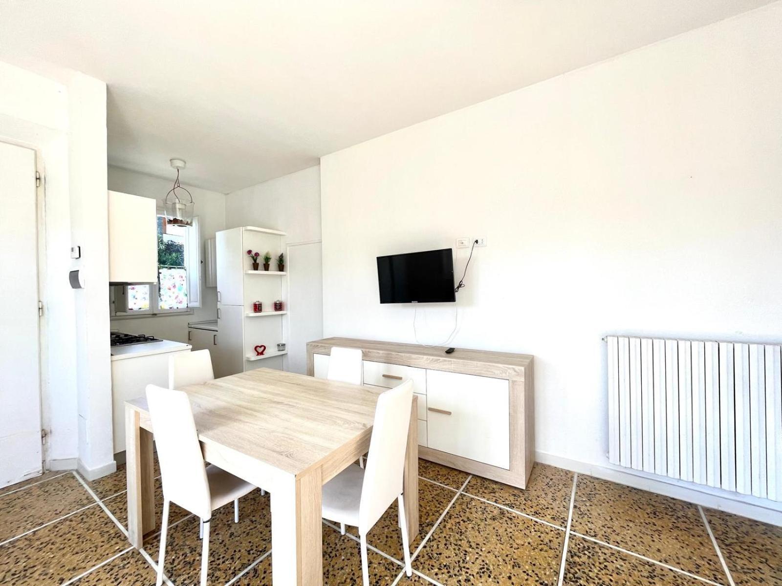 Pineta Apartament ティレニア エクステリア 写真